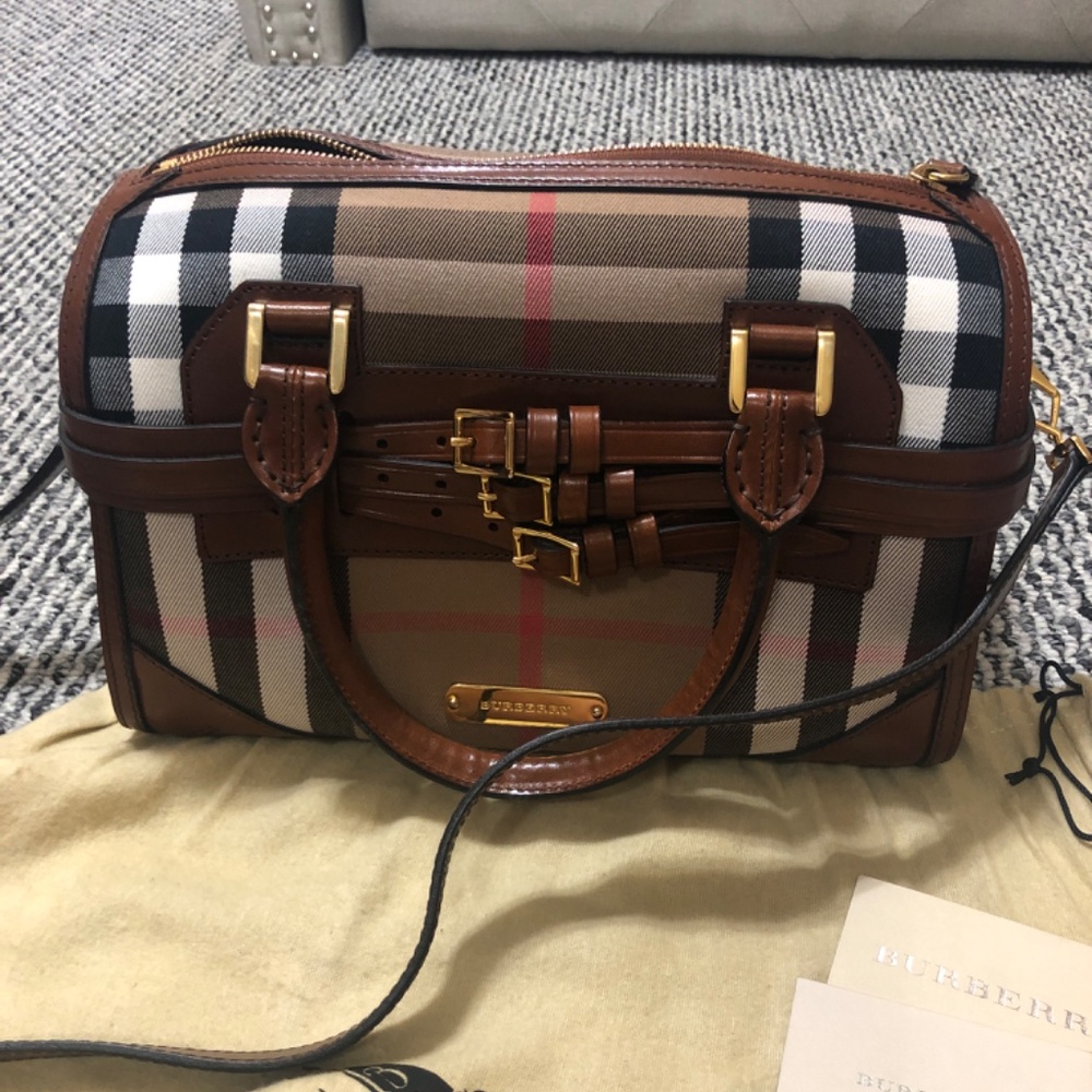 Authentic Burberry bag - Picture 2 of 4